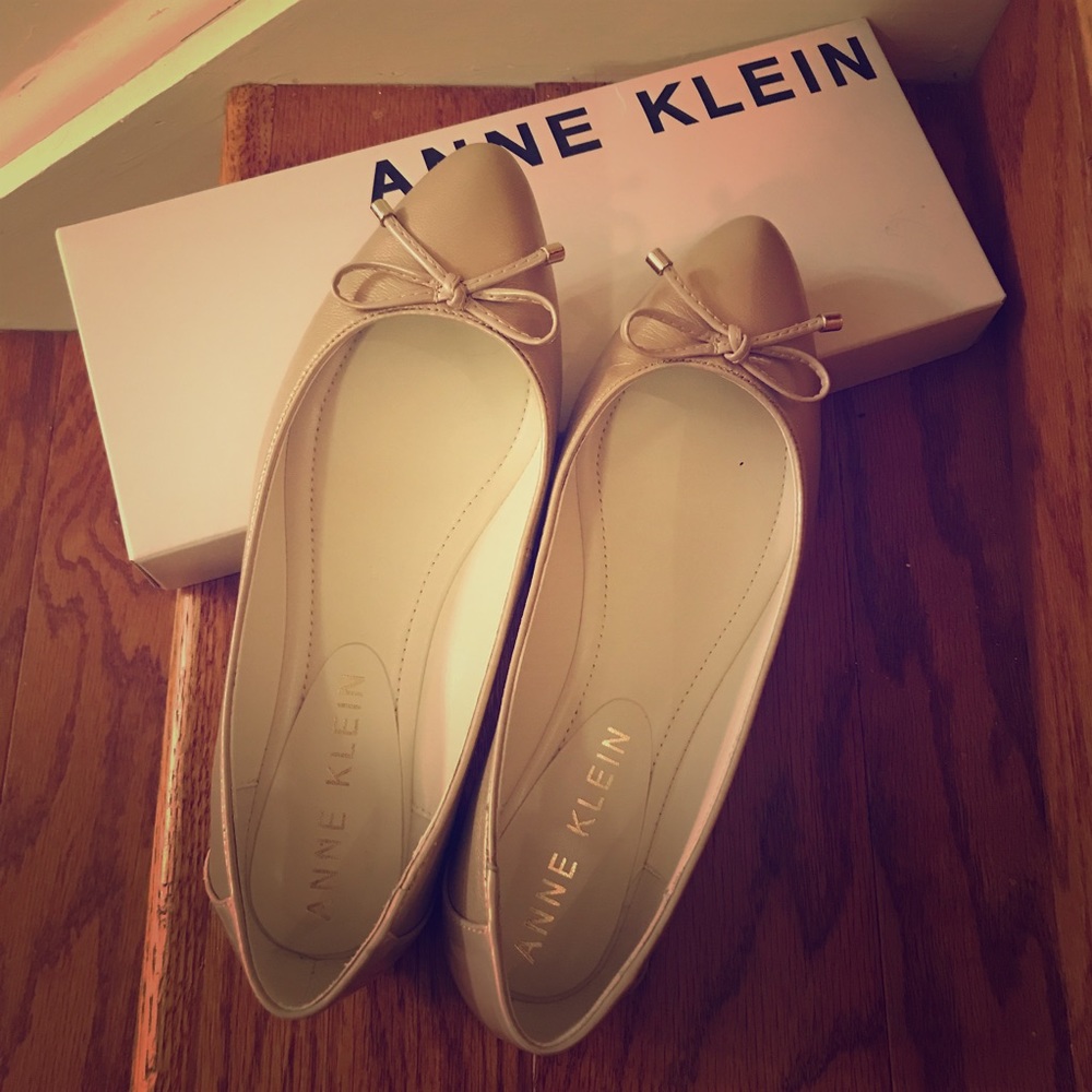 Anne Klein Genuine leather gold flats with bow